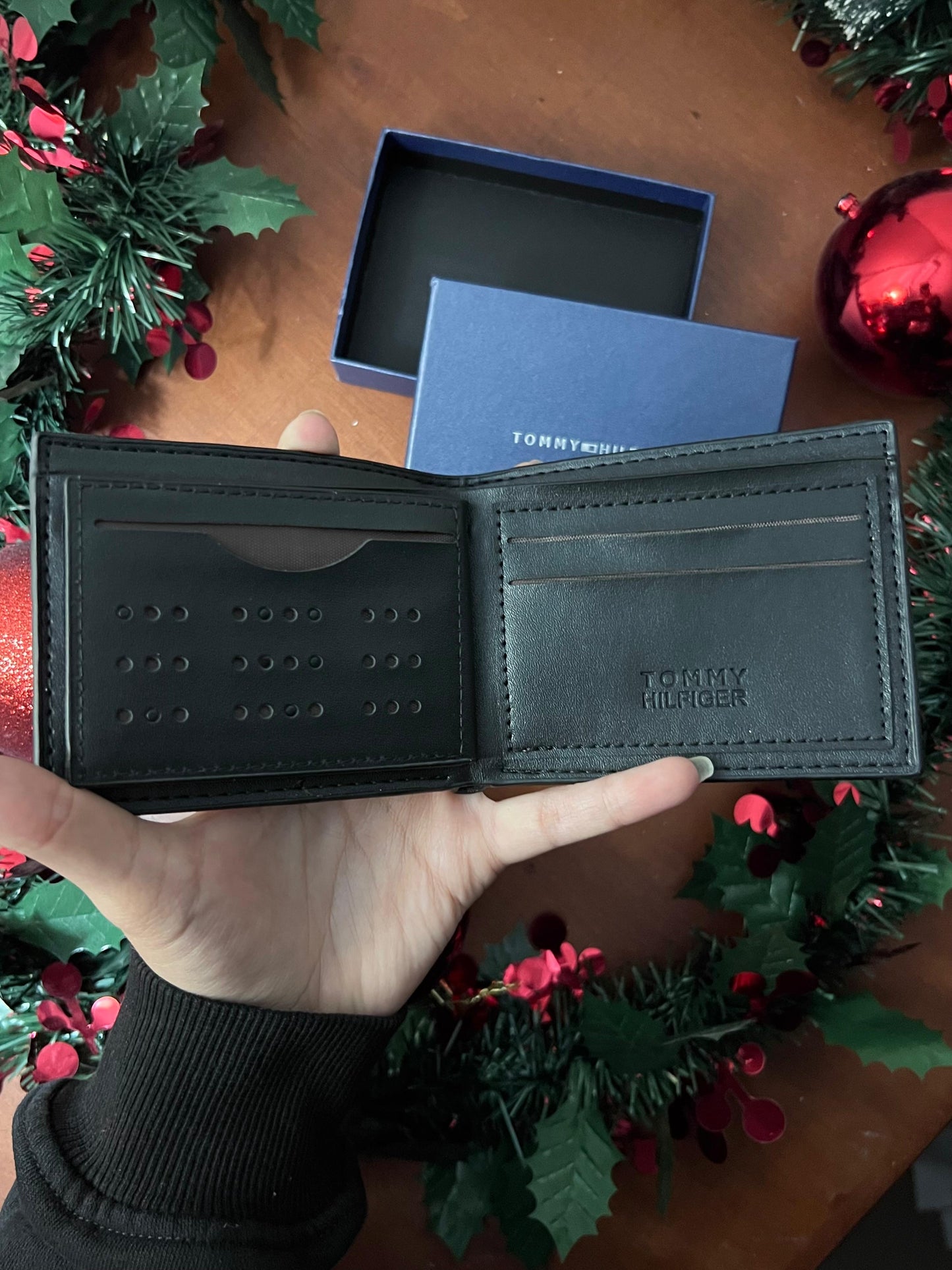 T.OMMY WALLET