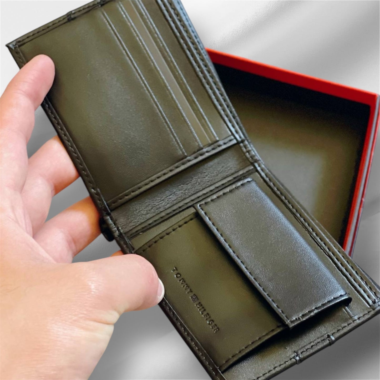 T.OMMY WALLET