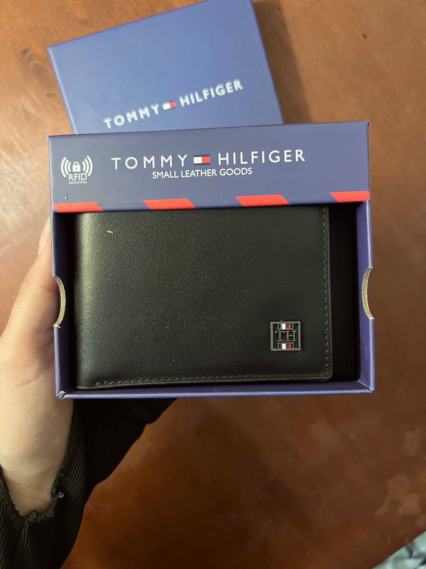 T.OMMY WALLET