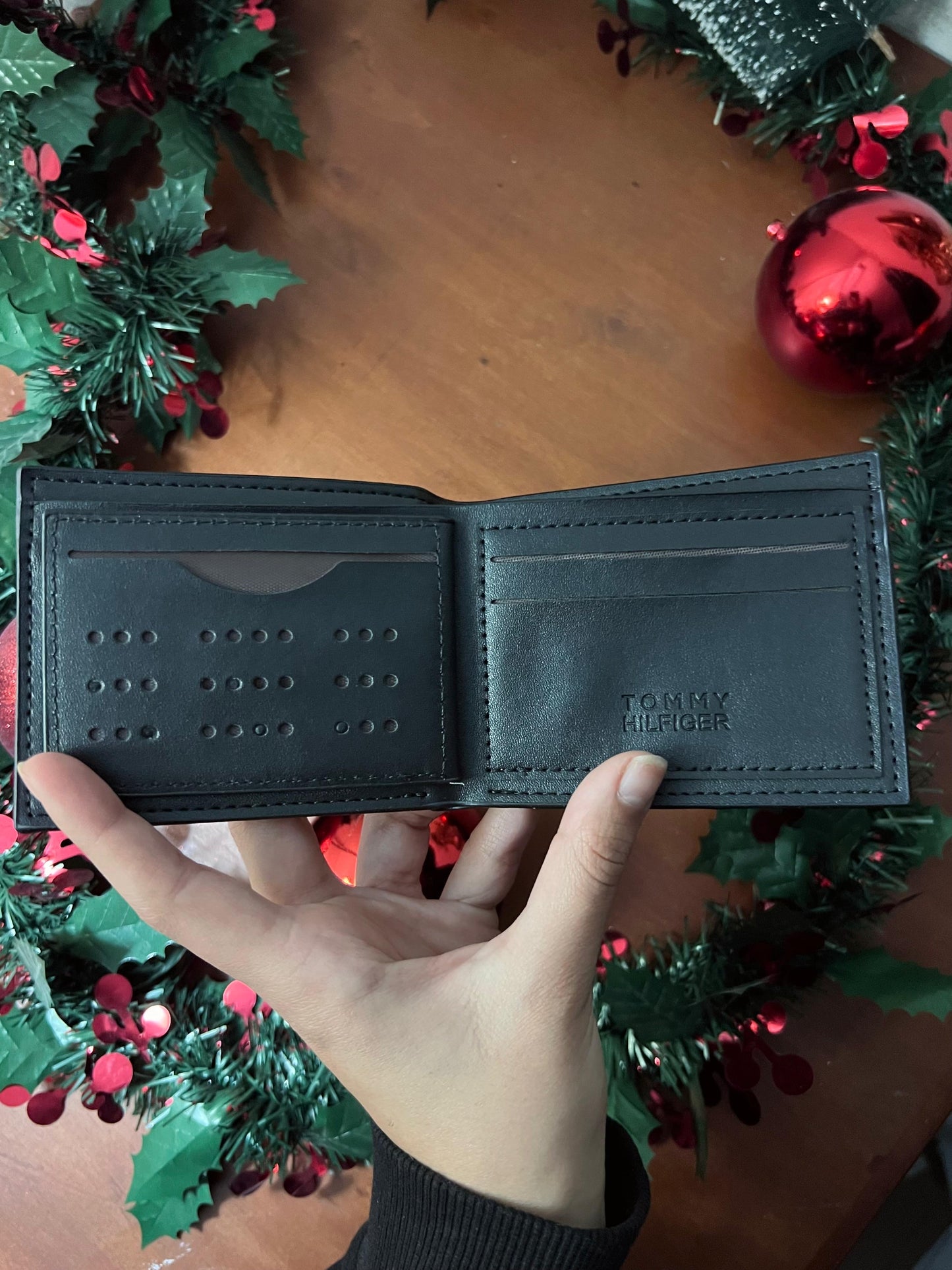 T.OMMY WALLET