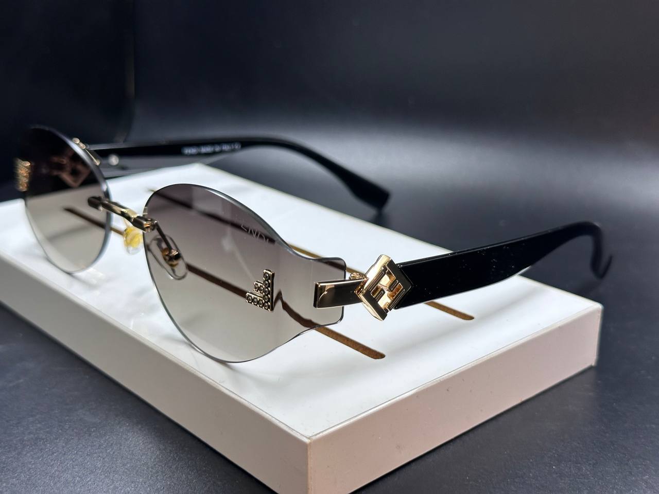 Fen.di sunglasses