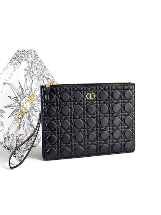 Di-or black clutsh