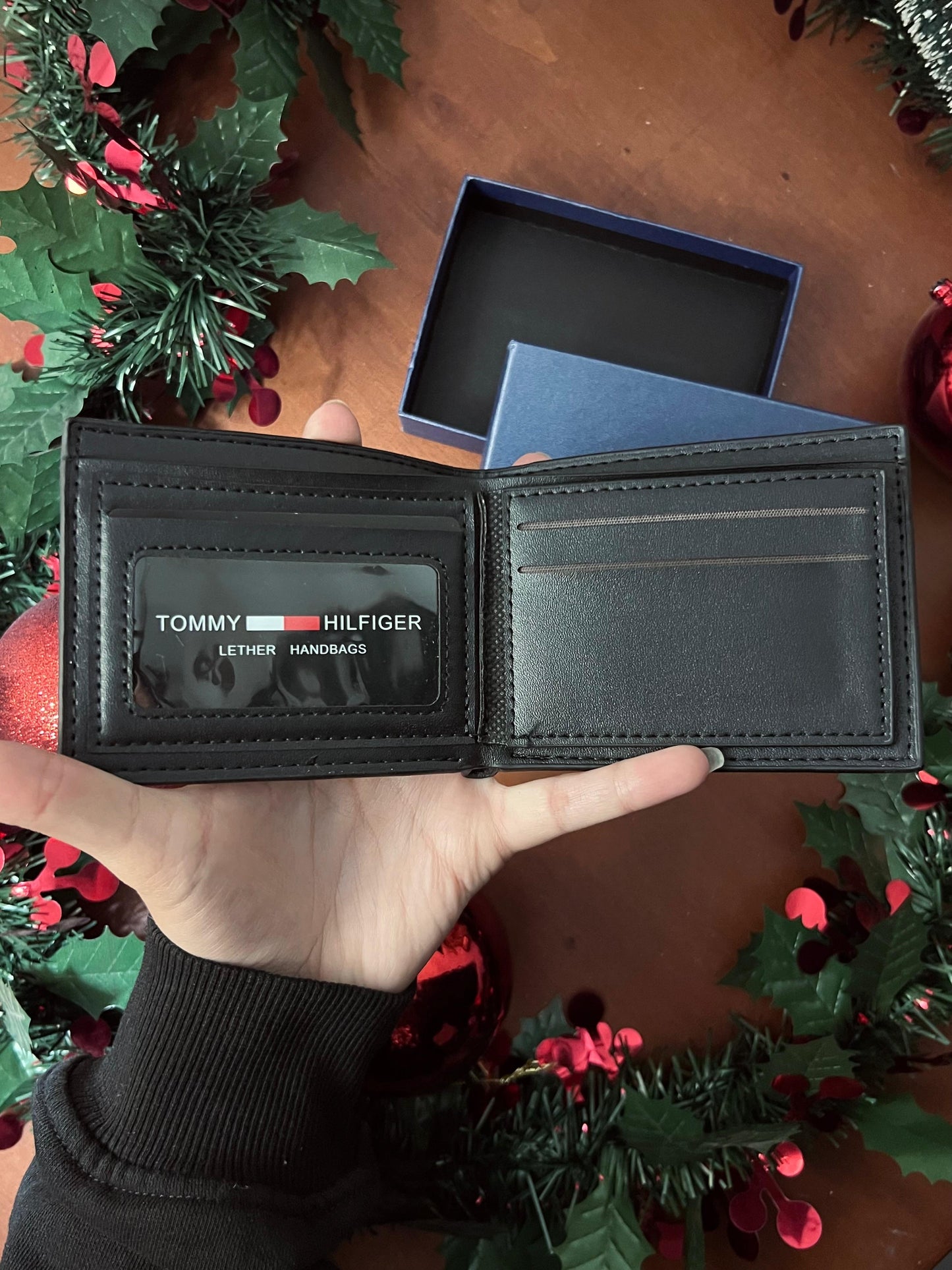 T.OMMY WALLET