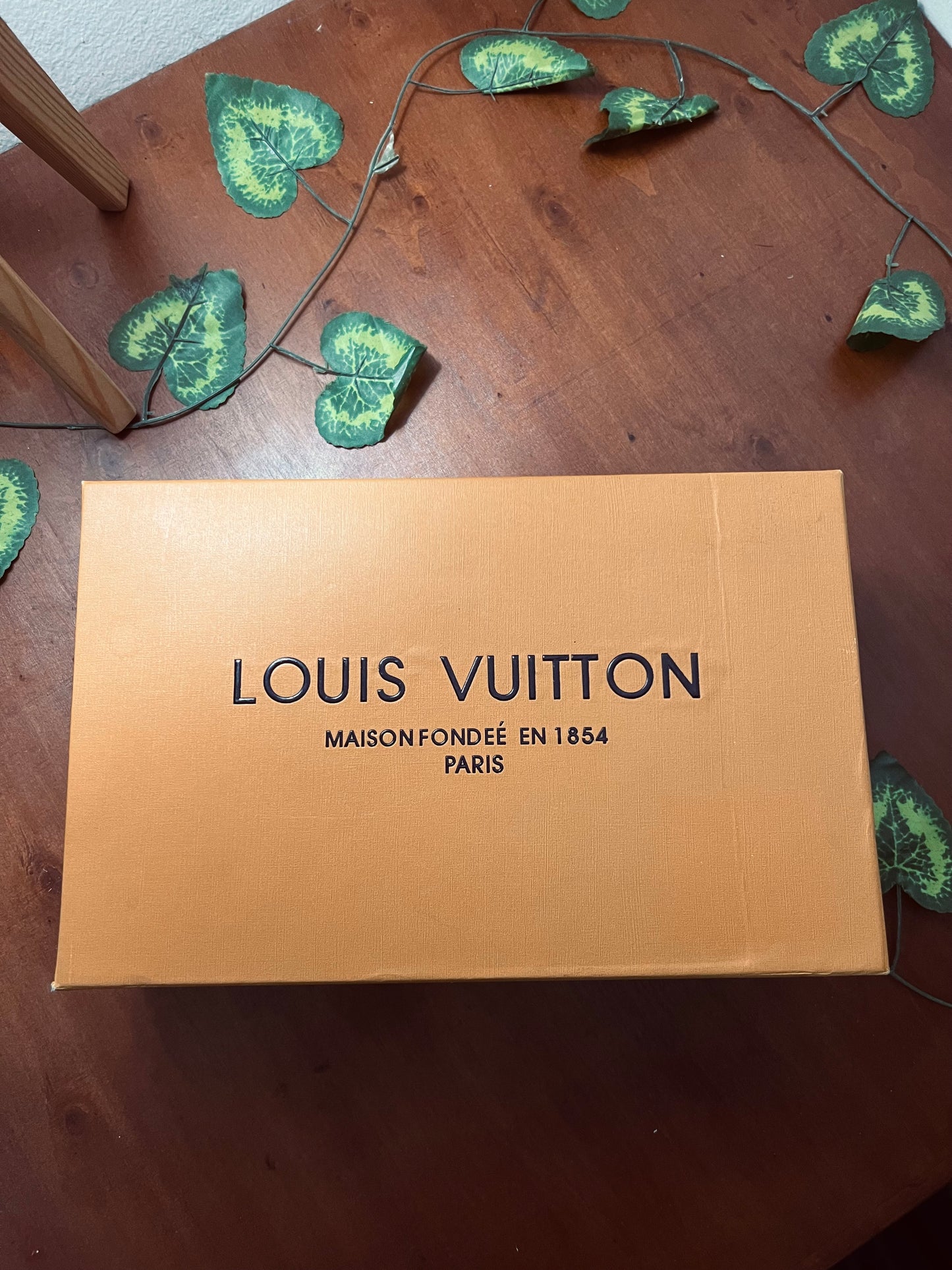 LV  BOX