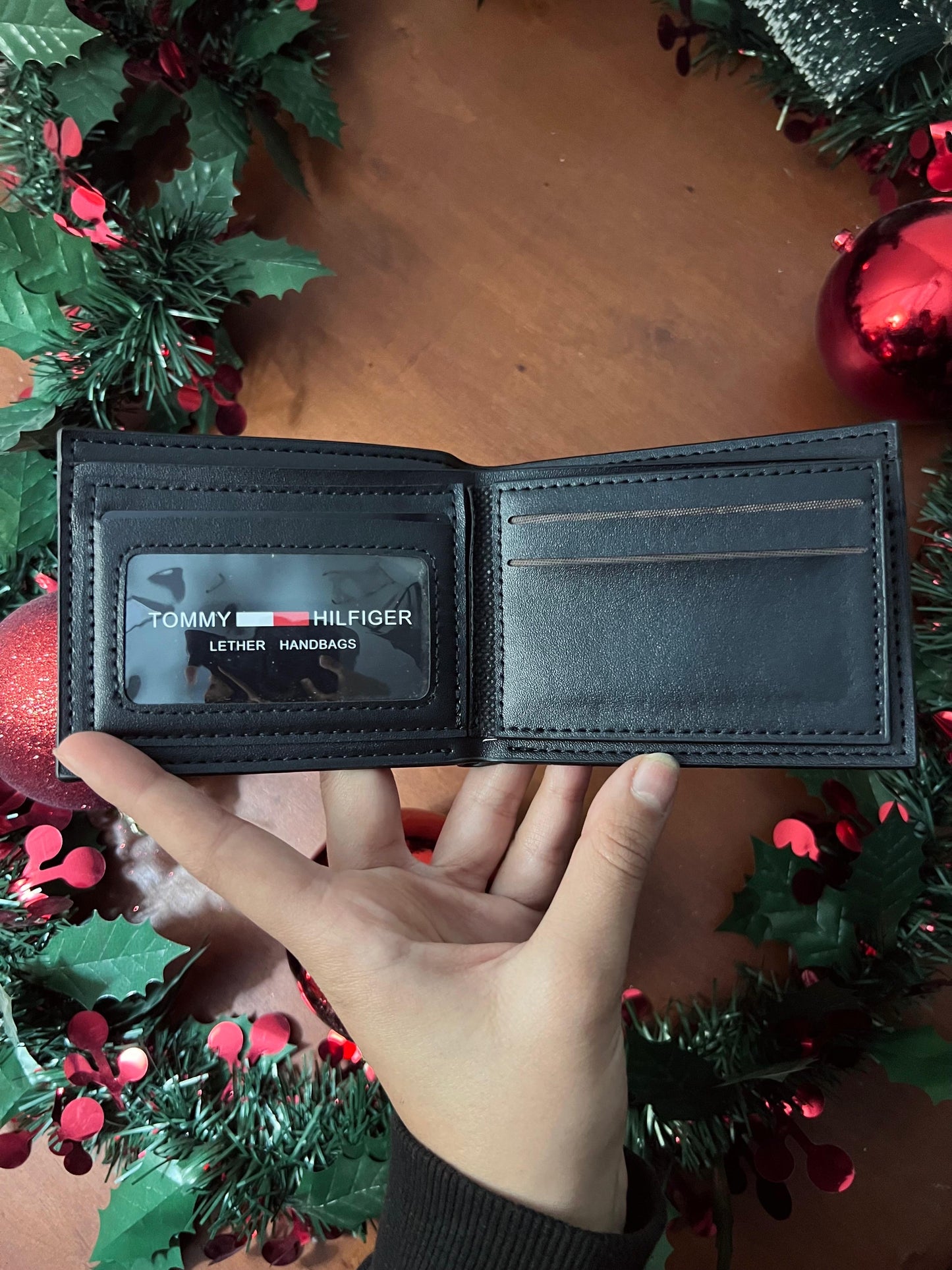 T.OMMY WALLET