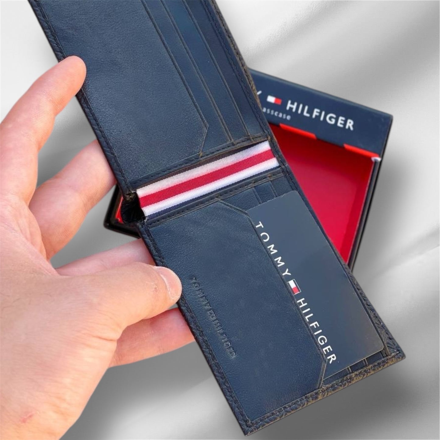 TOMMY HILFIGER WALLET