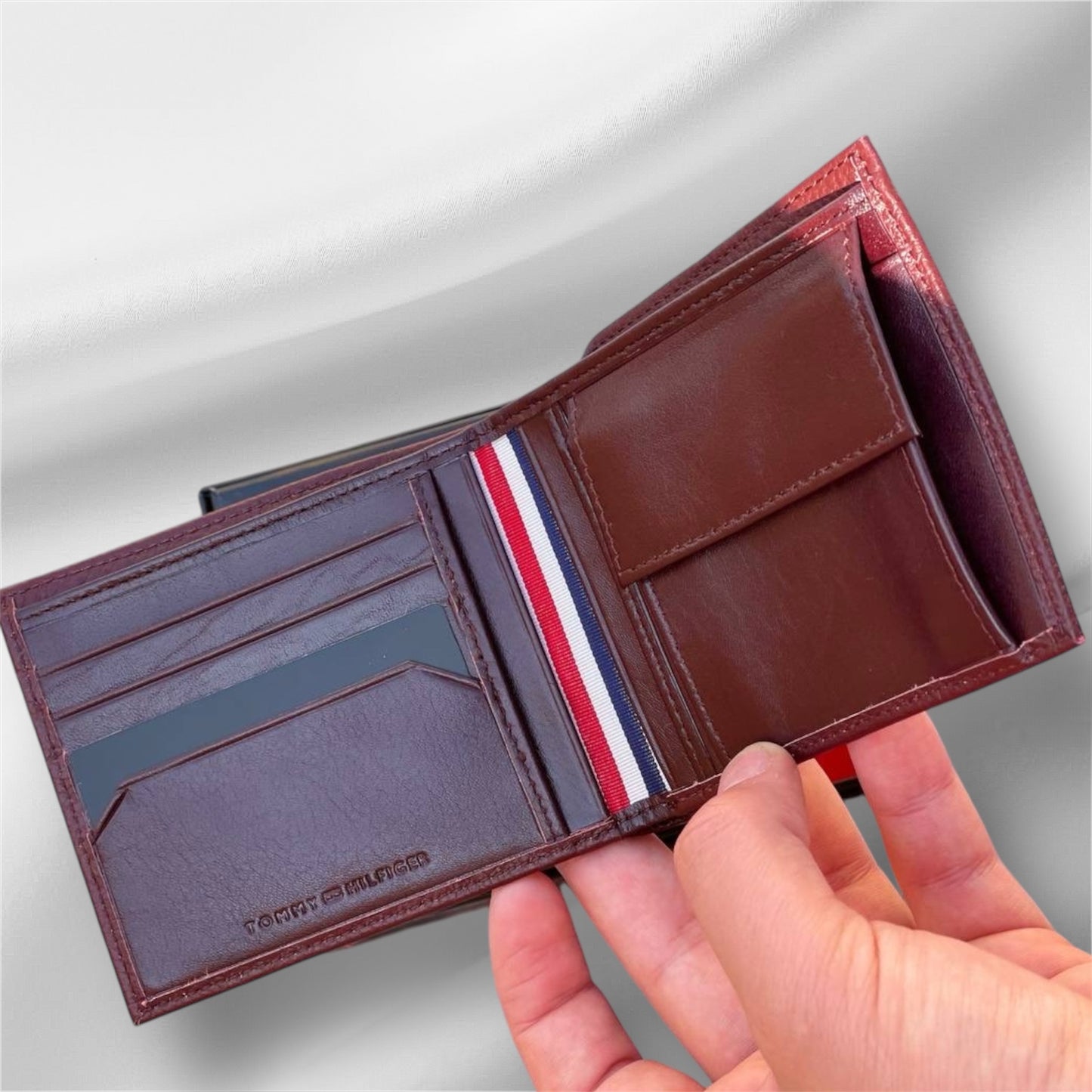 BURGUNDY TOMMY WALLET